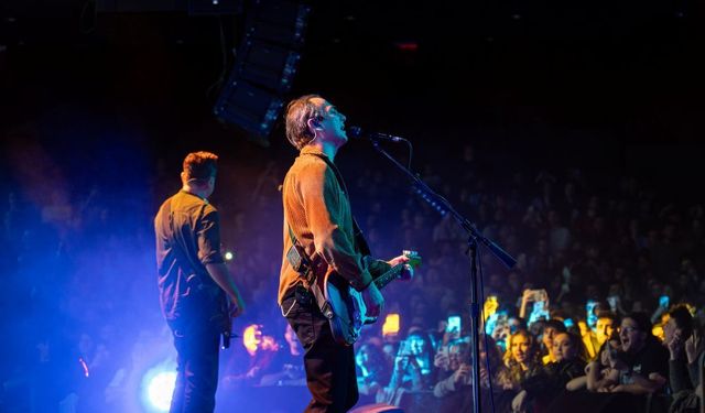 Mor ve Ötesi Yeni Yıl'ın ilk konserini Bostancı da verdi!