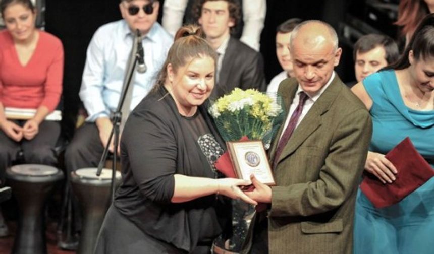 Aslı Omağ, Altınokta Körler Derneği yararına Akatlar Kültür Merkezi'nde sahne aldı. - Fotoğraflar: Emrah TARIM