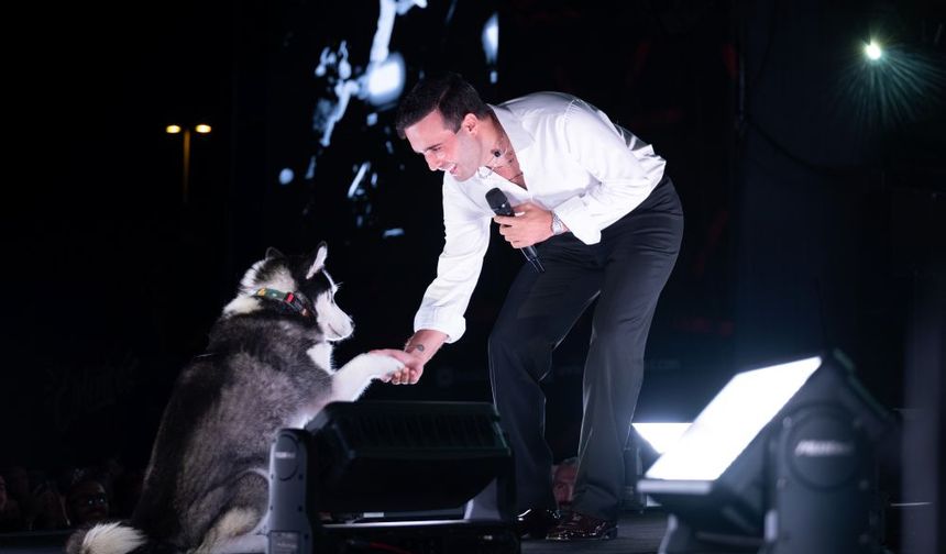 MERT DEMİR'DEN, KÜÇÜKÇİFTLİK'TA 'YALAN DOLAN' KONSERİ