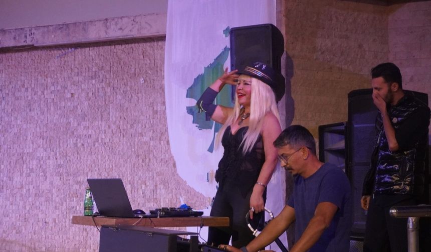 DJANE EVA BAŞAK SOKAK HAYVANLARINI UNUTMADI