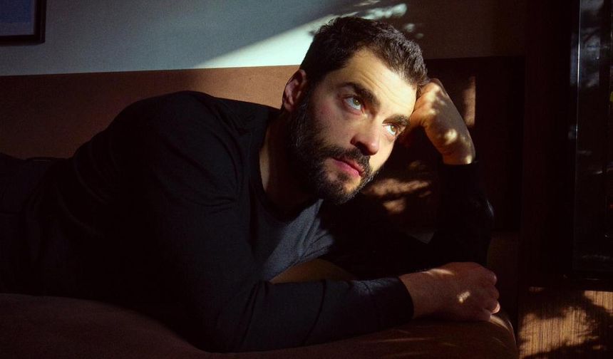 Akın Akınözü "İlk görüşte aşk iddialı bir söylem!"