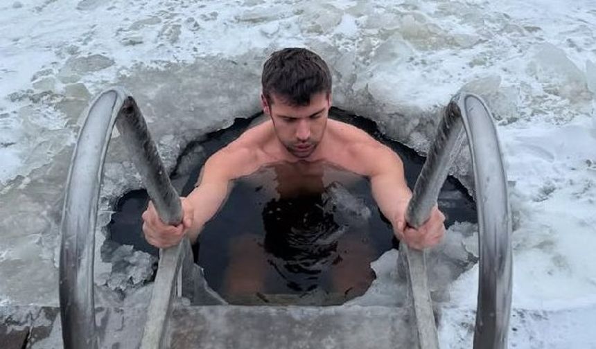 Caner Topçu Norveç'te -20 derecede buzlu suya girdi