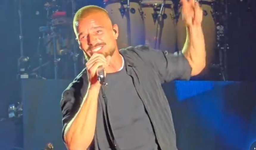 RİCKY MARTİN İSTANBUL'DA LATİN RÜZGÂRLARI ESTİRDİ