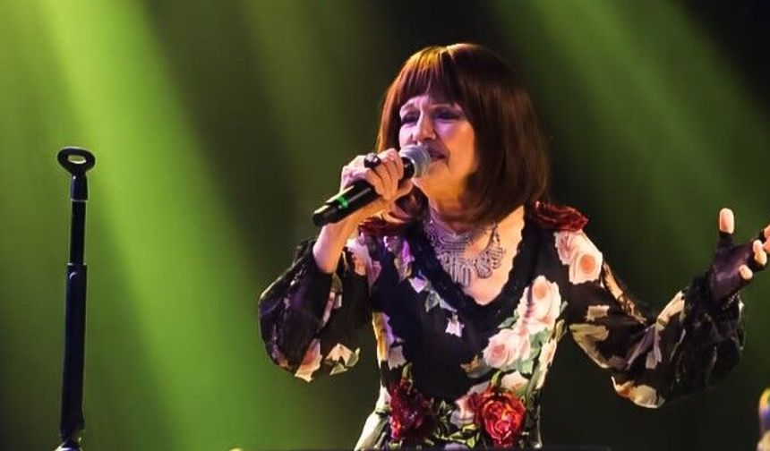 GÜLDEN KARABÖCEK DİYARBAKIR DA KONSER VERDİ