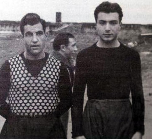 1940-1941 Sezonunda futbol oynayan Memduh Ün Beşiktaş'ın kalecisi Baba Hakkı Yeten ile.