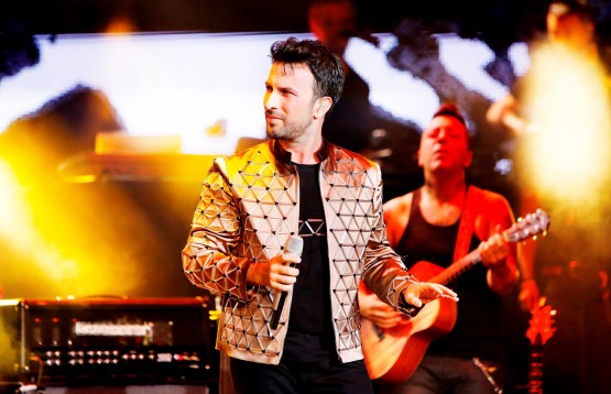 On bir yıl art arda konser verdiği Harbiye Açıkhava’da bu yıl da sahne almanın heyecanını yaşayan Megastar, bu akşam 7. kez  sevenleriyle buluşacak. Hitt Prodüksiyon ve Atlantis Yapım organizasyonuyla 11 Eylül 2016 da son kez Açıkhava sahnesinde olacak Tarkan 17 Eylül 2016'da Antalya da müzikseverlerle buluşacak.