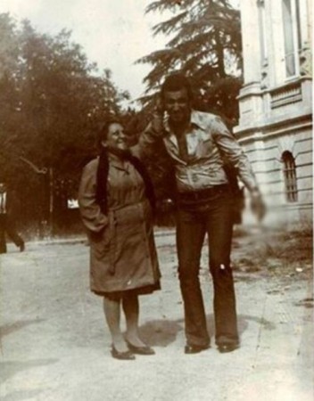 Adile Naşit ve Ercan Gezmis, Hababam Sınıfı Sınıfta Kaldı filminde(1976).