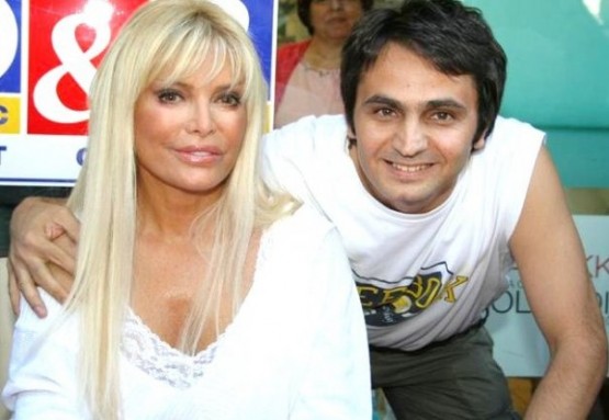 Süperstar Ajda Pekkan Magazinsortie.com Genel Yayın Yönetmeni başarılı gazeteci Olcay Ünal Sert ile birlikte görülüyor.