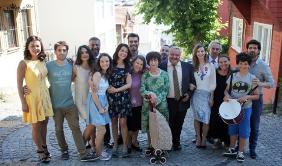 'Ruhumun Aynası' dizisinin oyuncuları toplu halde.