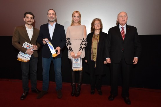 'Annemin Yarası' sinema filminin oyuncularına ilgi büyük oldu.