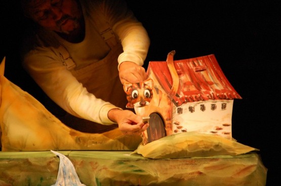 Belcika - Figurentheater Vlinders - Kim Adlı Kucuk Kara Tavuk