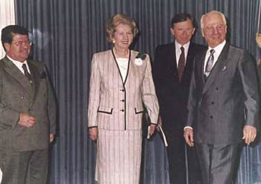Cumhurbaşkanı Kenan Evren, dönemin İngiltere Başbakanı Margaret Thatcher ve Başbakan Turgut Özal ile. 8 Nisan 1988