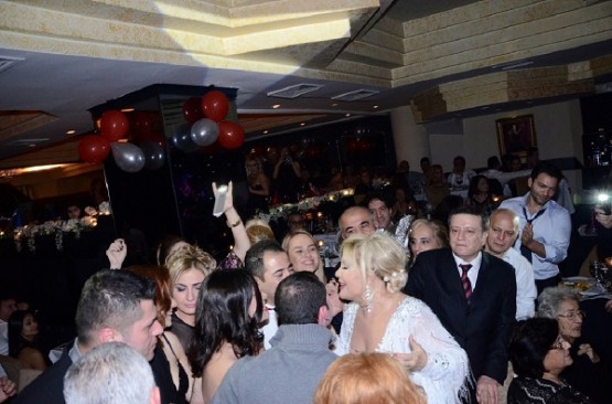 Emel Sayın İranlı hayranları ile.
