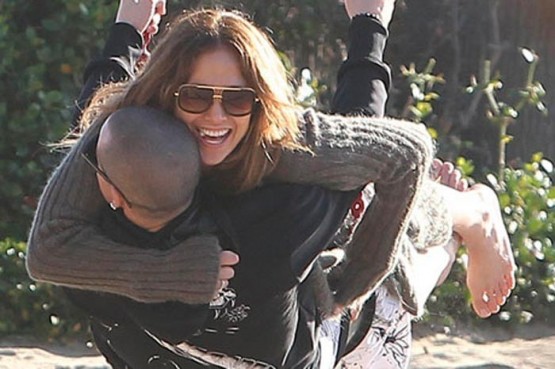 Jennifer Lopez, Casper Smart ile 14 Şubat Sevgililer Günü'nde Malibu da salıncak keyfi yaptı