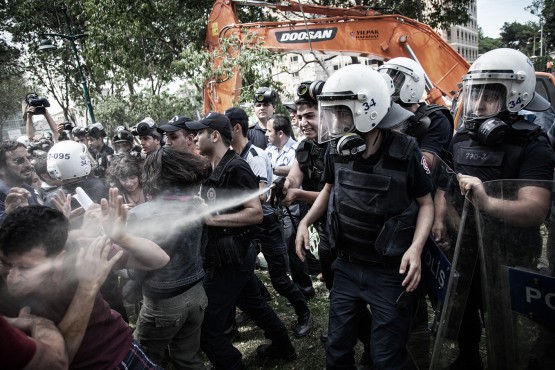 Kemal Aslan'ın 'Bu Daha Başlangıç / Direniş' fotoğraf sergisi Bursa'da açıldı.