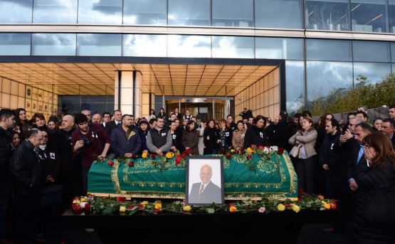 Mehmet Ali Birand son yolculuğuna uğurlandı. İlk tören Kanal D 'nin de bulunduğu Doğan Medya Center'da yapıldı. 19.01.2013
