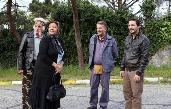 Sadık Gürbüz, Ayşe Kökçü, Ahmet Kural, Murat Cemcir 'Kardeş Payı' dizisinde.