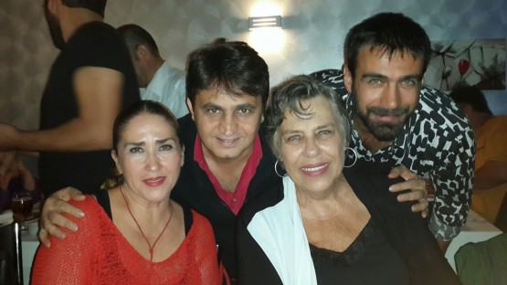 Işıl Yücesoy'u menajeri Tümay Özokur, gazeteci ve basın danışmanı Olcay Ünal Sert ve sanatçı Adnan Koç yalnız bırakmadı