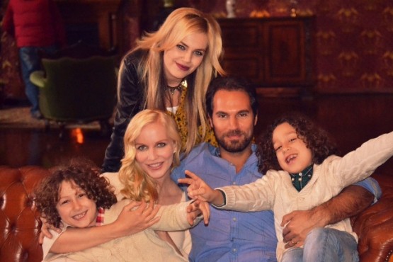 Yağmur Tanrısevsin, Lucia Oskerova ve Cihan Toraman, yönetmenliğini Ersen Denk'in yaptığı 'Katran - The Tragedy' sinema filminin setinde.
