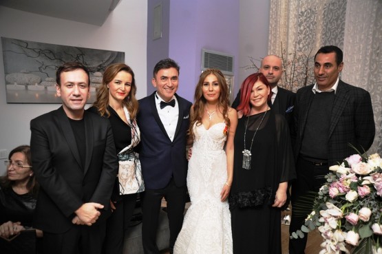 Nikaha aileler dışında Doğuş Yayın Grubu Yönetim Kurulu Başkanı Erman Yerdelen ,Star TV Ana Haber Sunucusu Nazlı Çelik,  NTV Yayın Yönetmeni Nermin Yurteri, Özlem Denizmen , iş adamı Metin Güneş, yapımcı Polat Yağcı ve iletişimci Özgür Aras katıldı.