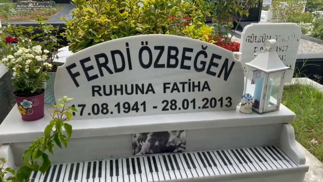 Ferdi Ozbegen'in Mezarı
