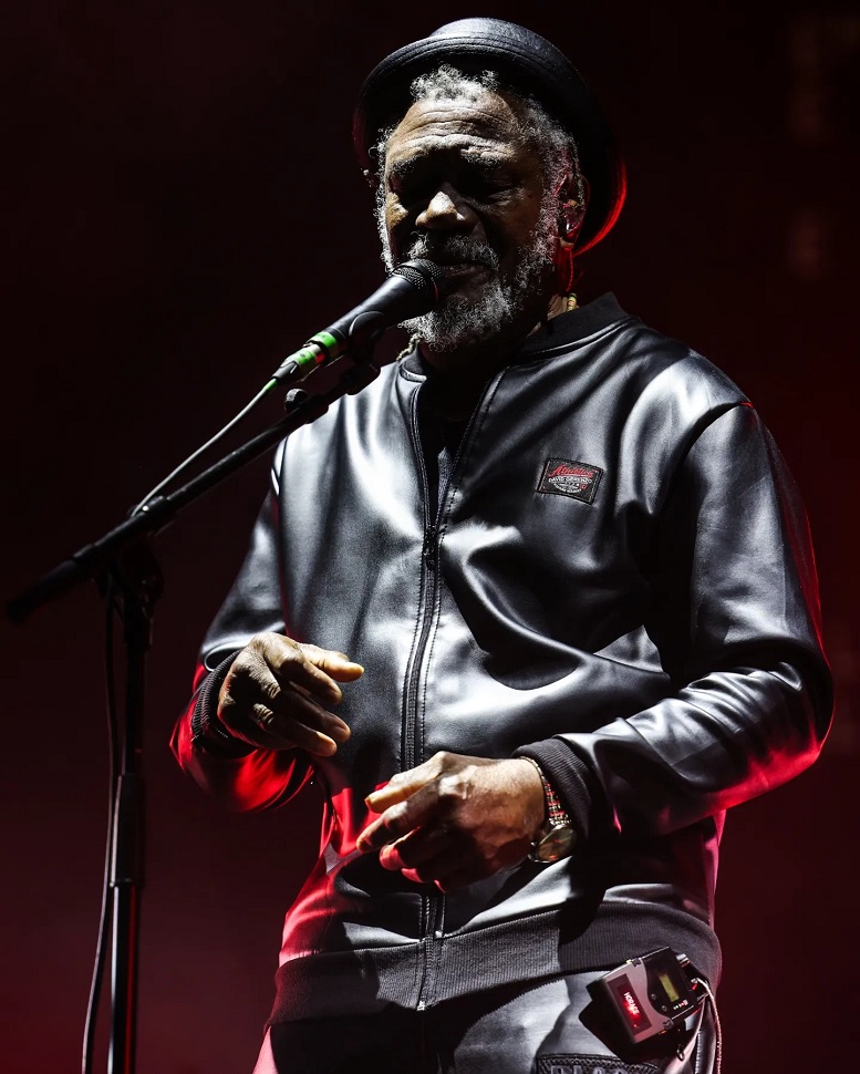 İSTANBUL DA MASSIVE ATTACK FIRTINASI ESTİ - MagazinSortie.com