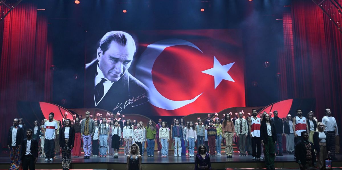 Atatürk 50. Altın Kelebek Dans Fabrika (4)