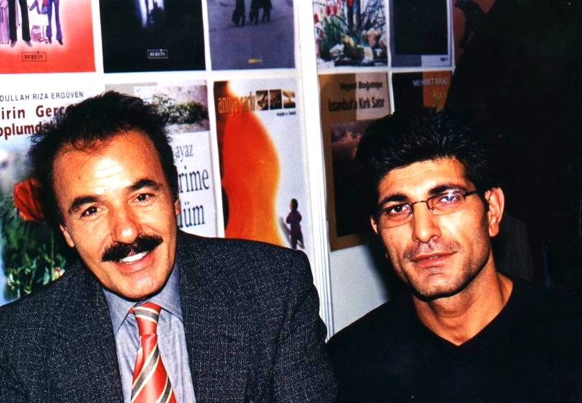 Ferdi Tayfur Veysel Boğatepe Tüyap İstanbul Kitap Fuarı İmza Günü 2003 Fotoğraf İsmet Arslan