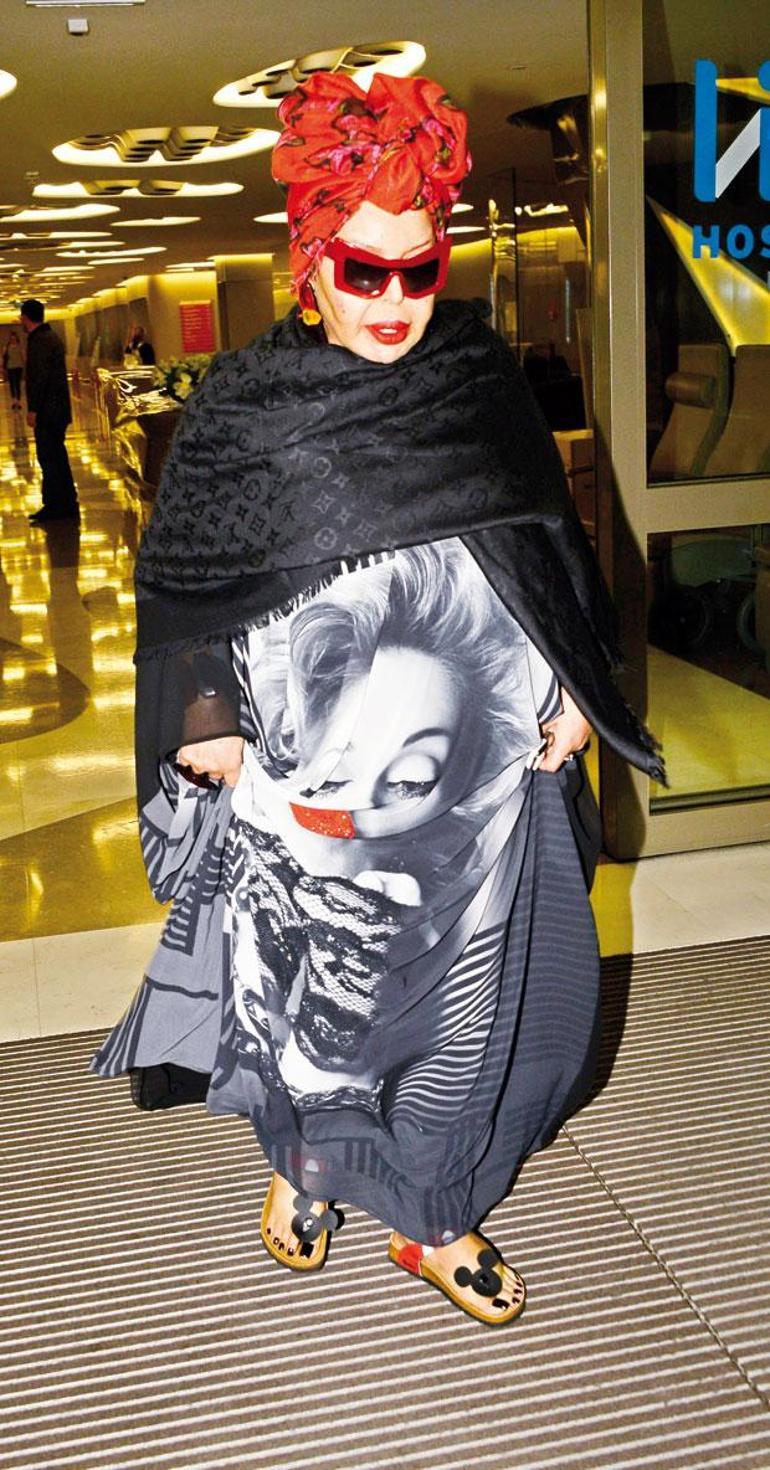 Bülent Ersoy Madonna Baskılı Kıyafetiyle
