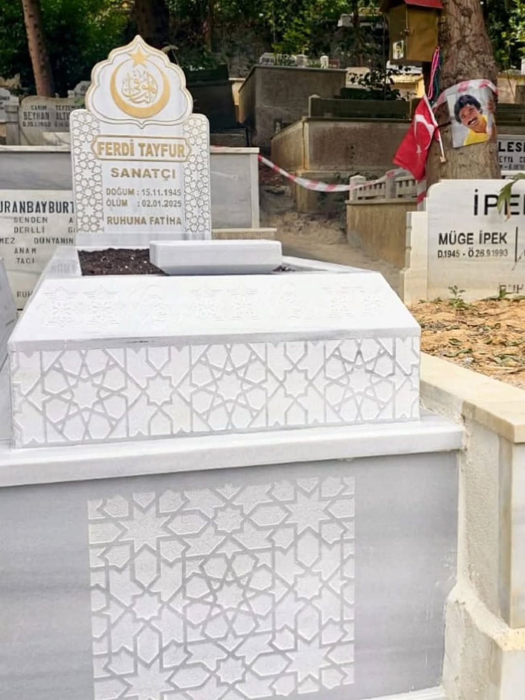 Ferdi Tayfur Kabristanı 1