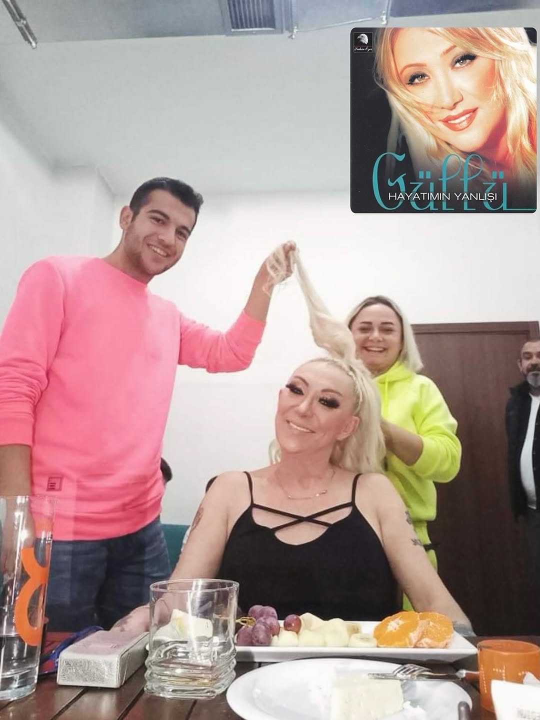 Güllü Tut