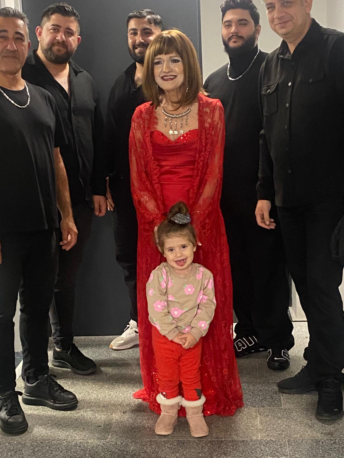 Gülden Karaböcek Torunu Ve Orkestra Ekibiyle Img 20251019 Wa0010