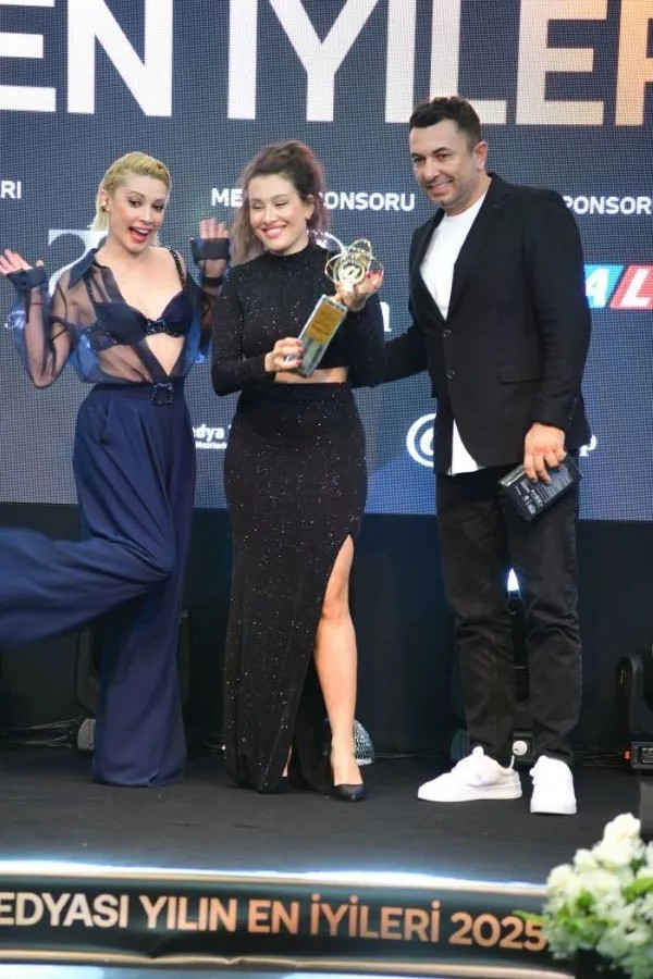 Guldur Guldur Odulunu Acelya Topaloglu Ozgun Bayraktar Toygan Avanoglu Aldilar