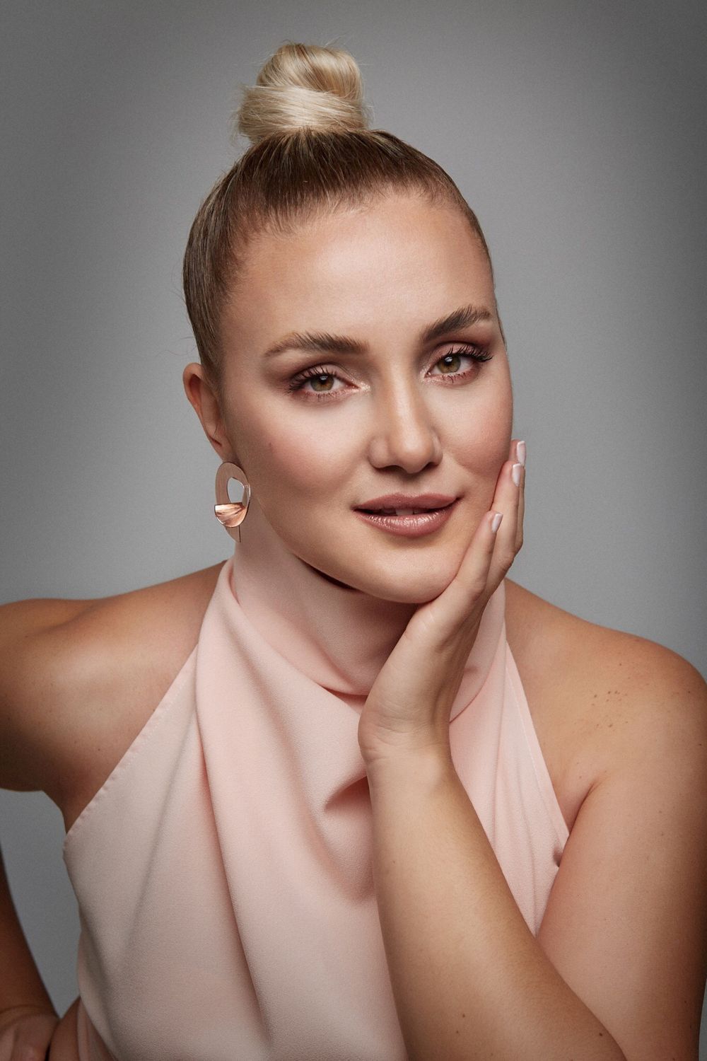 Ezgi Ayce P O R T R E