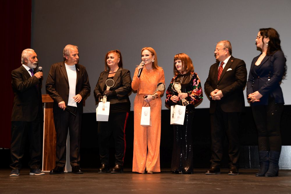 Ünlü Sanatçılar Ödüllerini Aldı. Nurettin Soydan Ali Yatkın Ayşe Mine Pınar Eliçe Gülden Karaböcek Bayram Karakaş Aysun Kaya 10.12.2025