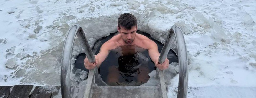 Caner Topçu Norveç'te -20 derecede buzlu suya girdi