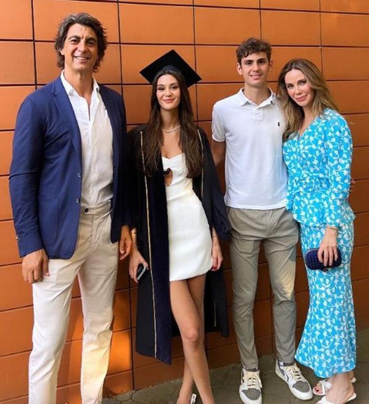 Demet Şener İbrahim Kutluay Ve Çocuklar