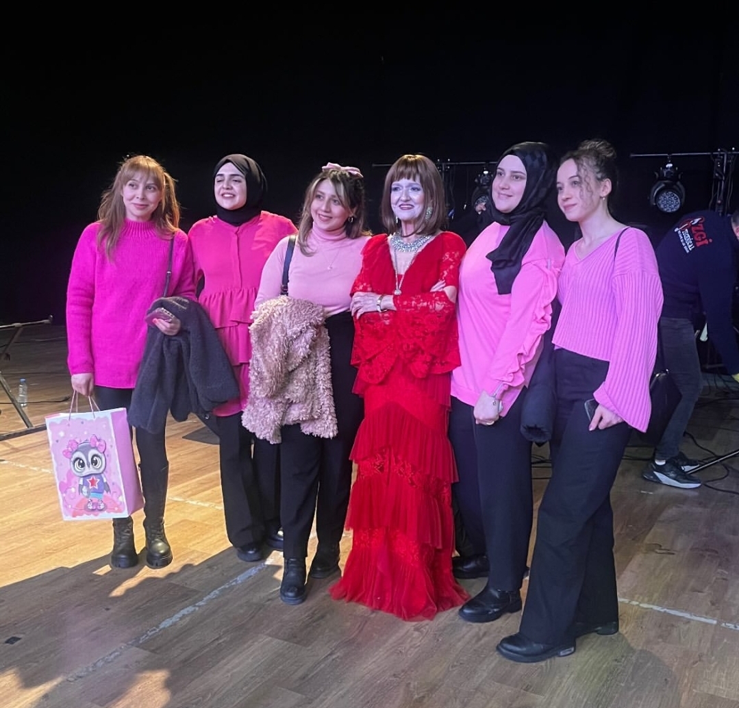 Gülden Karaböcek Kars'ta Hayranlarıyla Birlikte