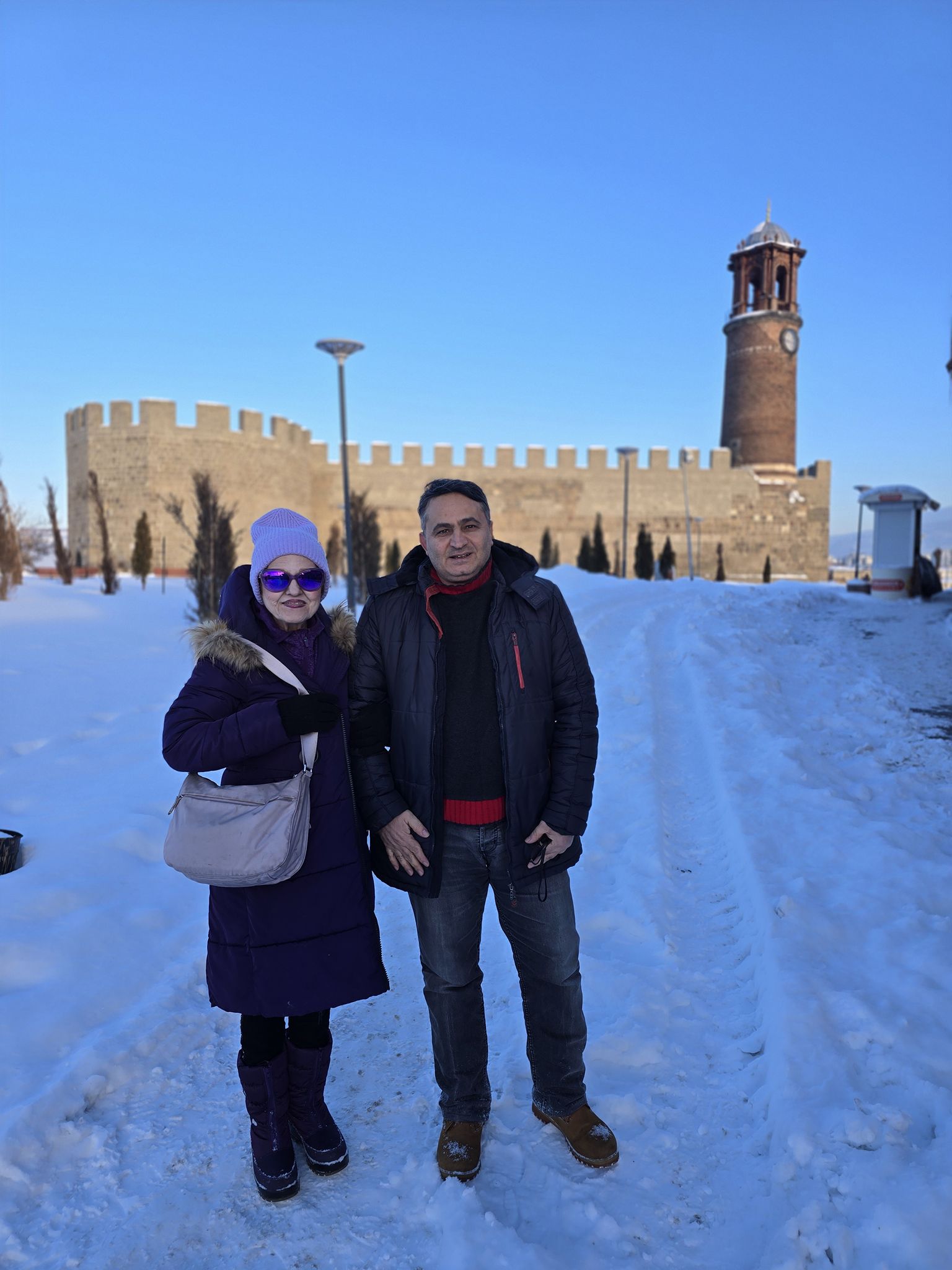 Gülden Karaböcek Olcay Ünal Sert Erzurum Kalesi Önünde 20.01.2026