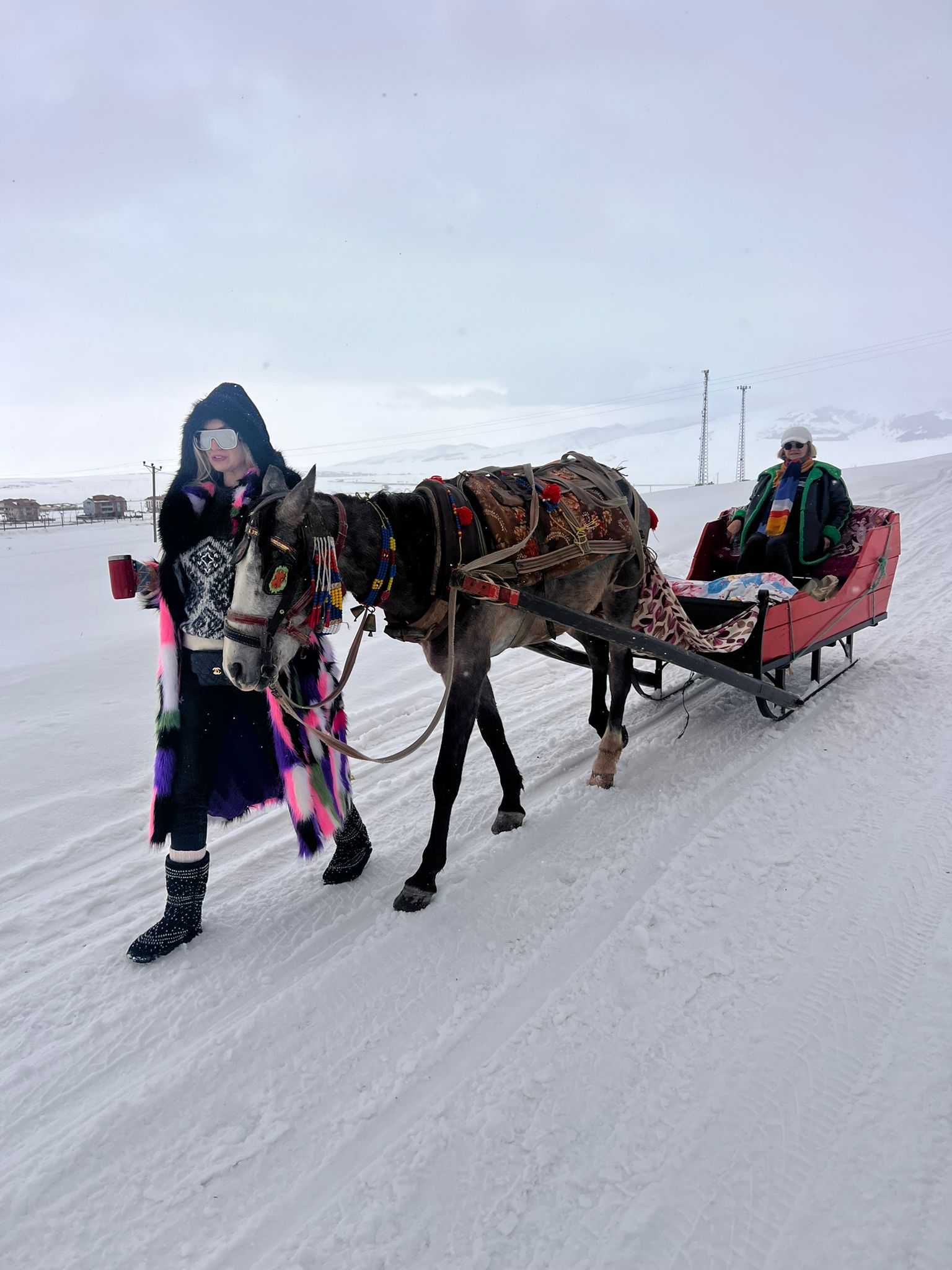 Tuğba Özay Annesiyle Kars'ta