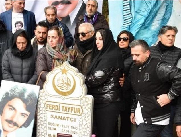 Tuğçe Tayfur Muhammet Tayfur Ferdi Tayfur'un Kabrinde