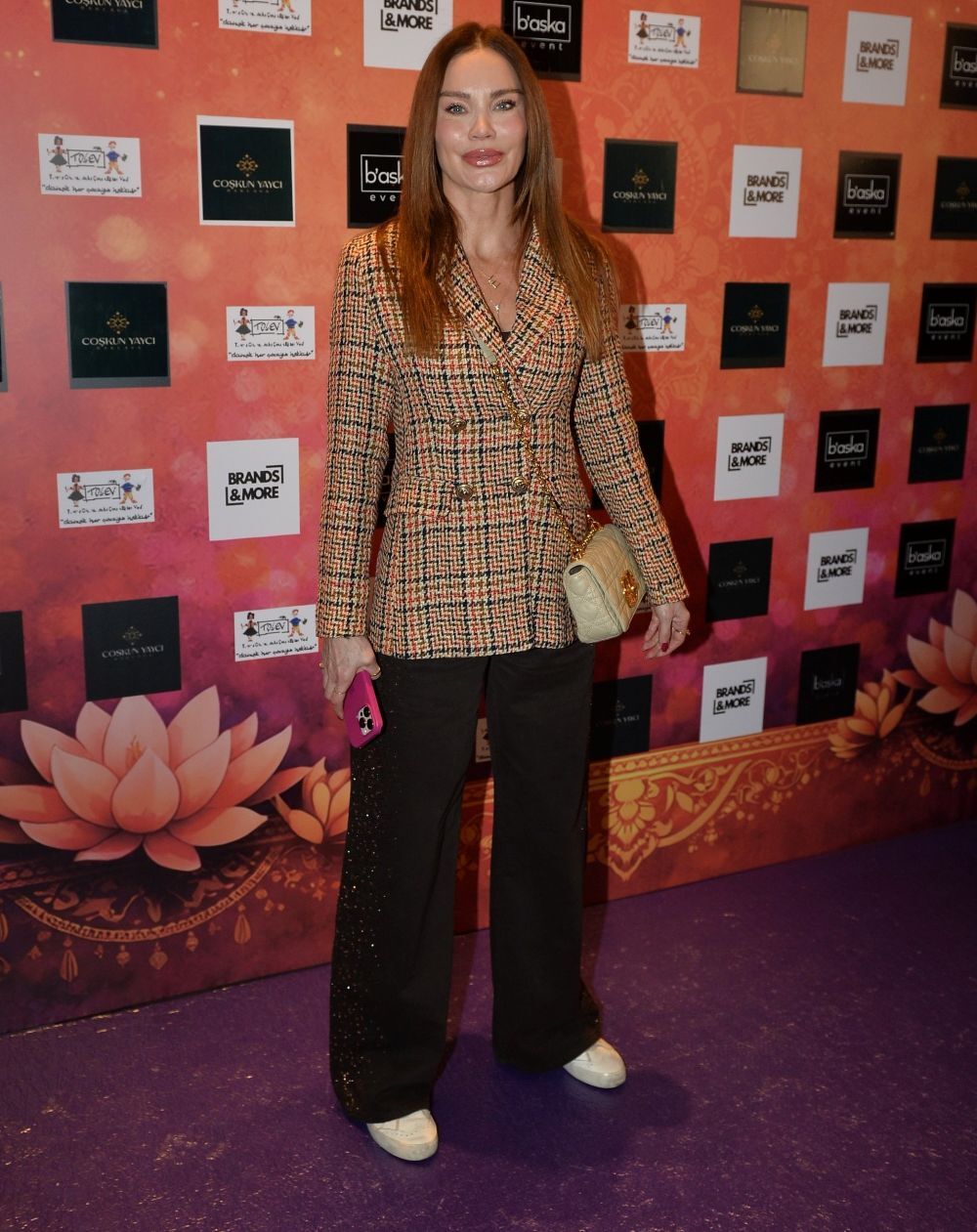 Ebru Şallı Davette