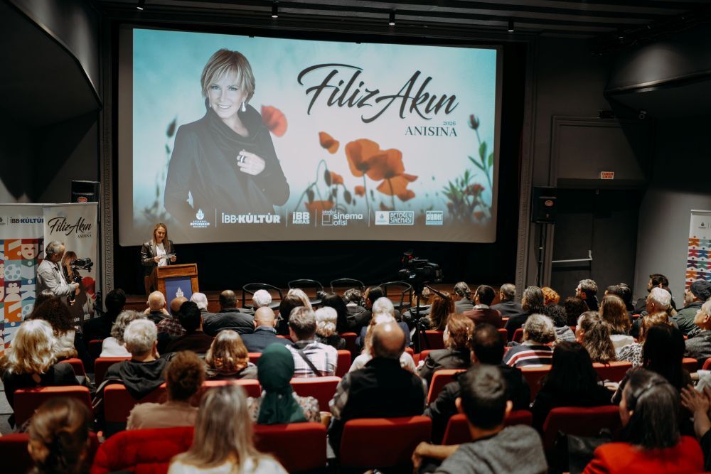 Filiz Akın Snt07175