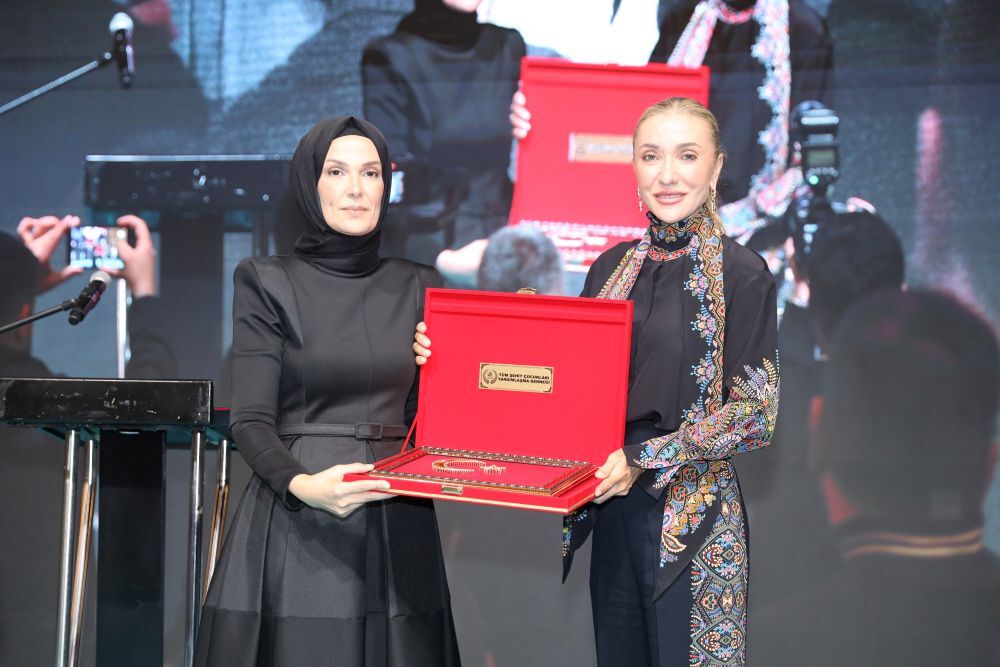 Meltem Kaya Pervin Ersoy.