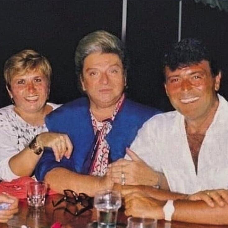 Ülkü Aker Zeki Müren Ferdi Özbeğen