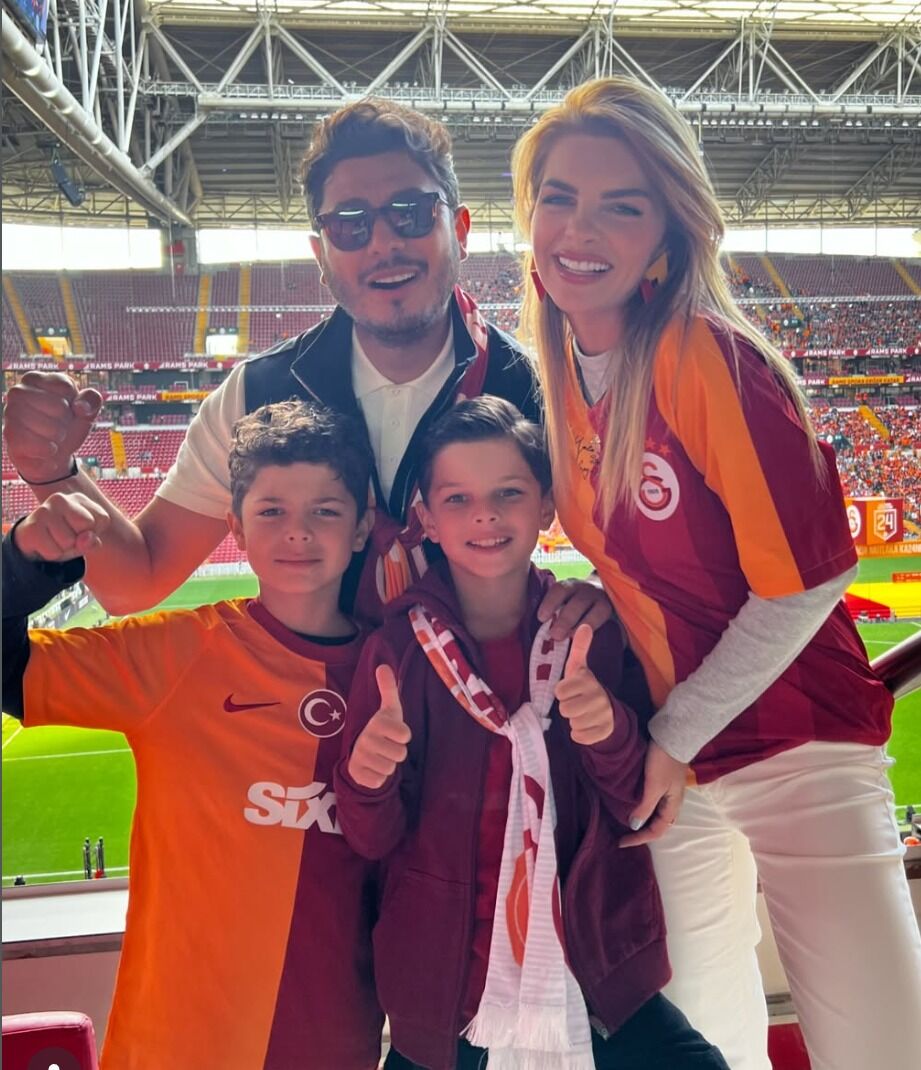 Pelin Karahan Ve Ailesi