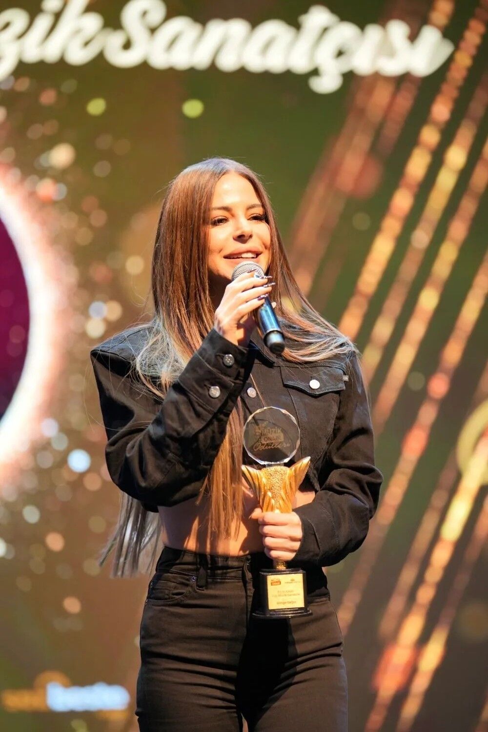 Simge Sağın Müzikonair Nxeawqo8