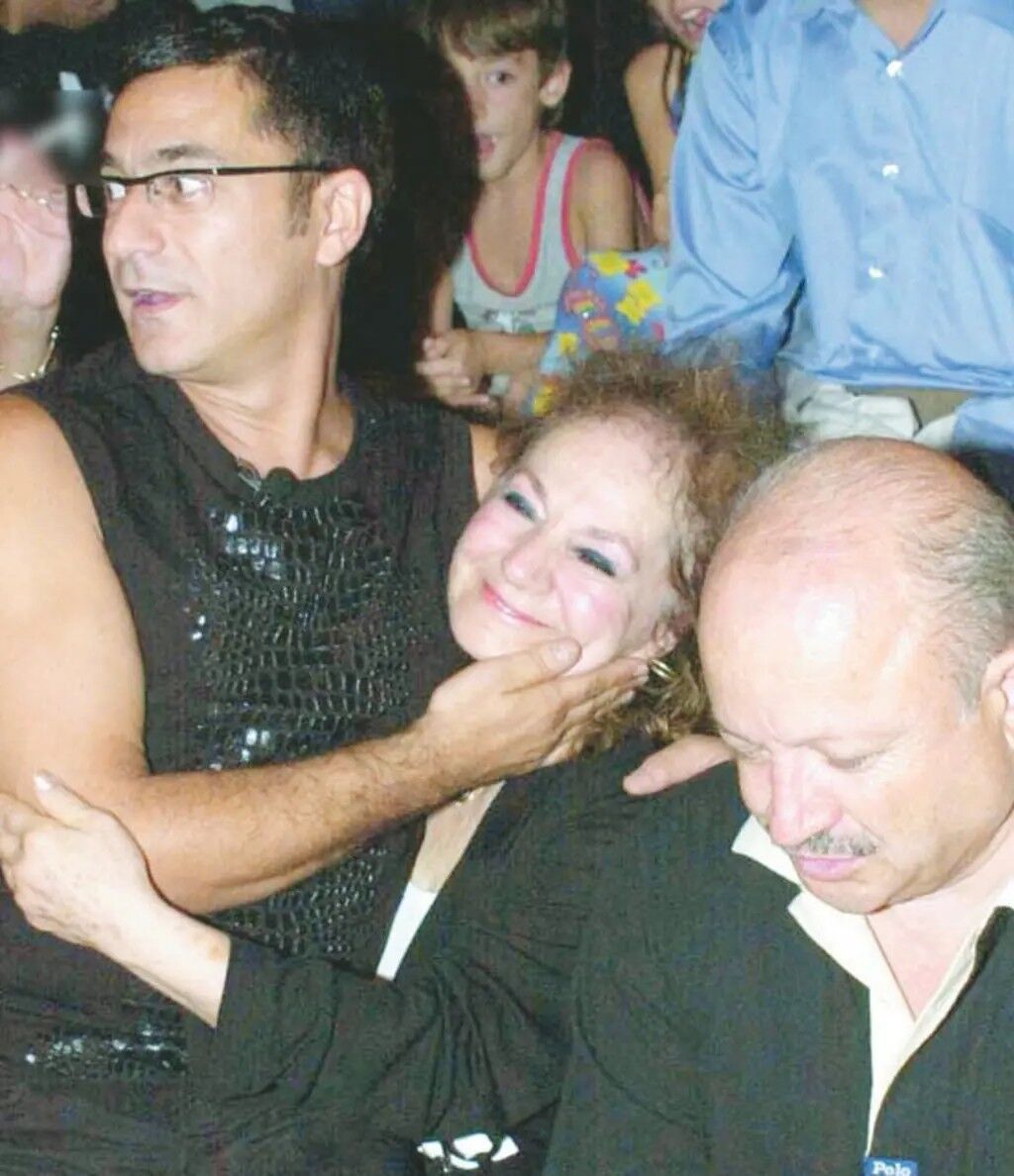Mehmet Ali Erbil Annesiyle