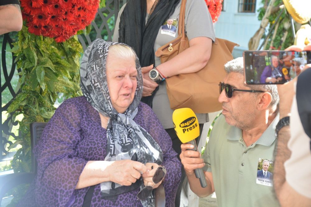 Neşe Karaböcek Cenazede