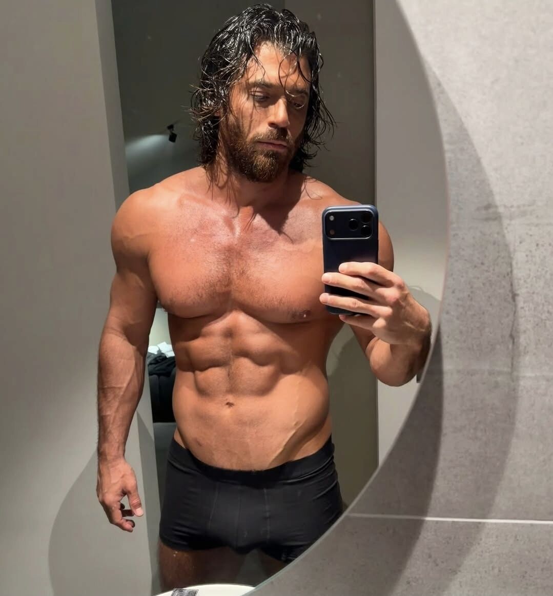 Can Yaman 31